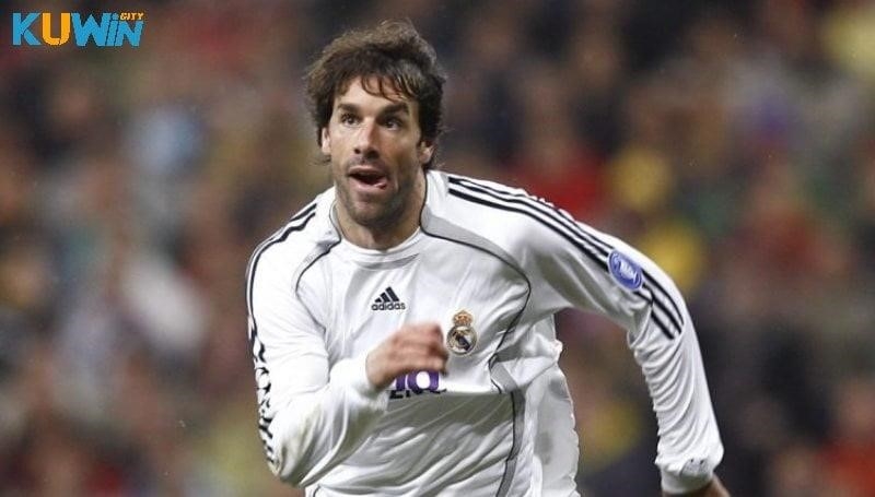 Tiền đạo hay nhất Real Madrid Ruud van Nistelrooy.