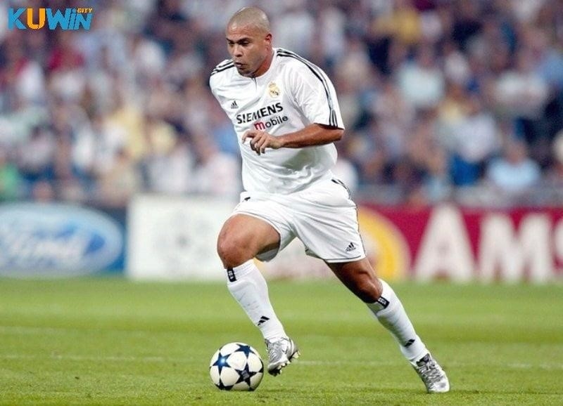 Tiền đạo hay nhất Real Madrid Ronaldo (béo).