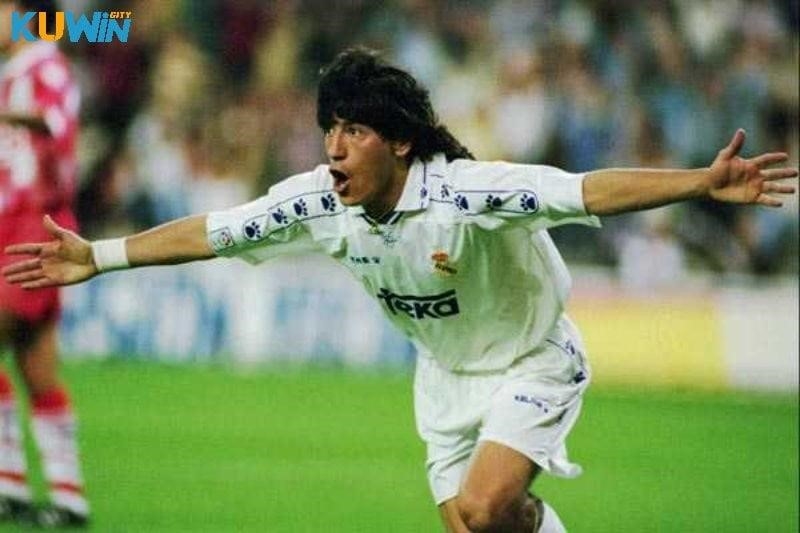 Tiền đạo hay nhất Real Madrid Ivan Zamorano.